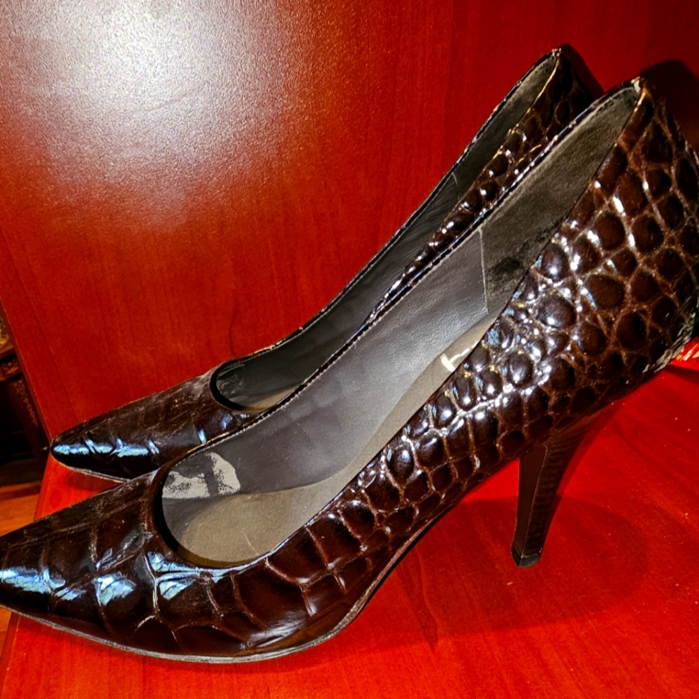 J.Vincent brown croc embossed heels
